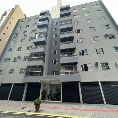 Apartamento à venda no Centro de Balneário Camboriú/SC 