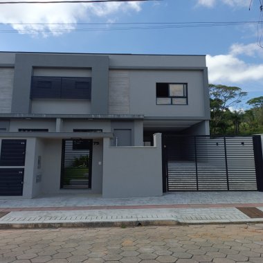 Vende-se Casa Nova - Bairro Areias - Camboriú / SC