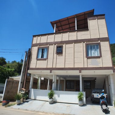 Vende-se Casa no Bairro Areias - Camboriú / SC.